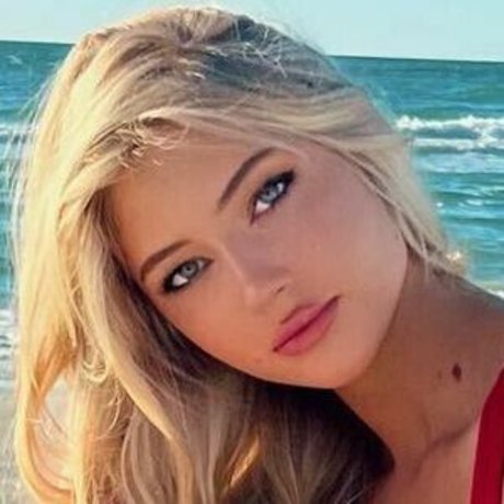 Victoria Rozmajzl star adult pic