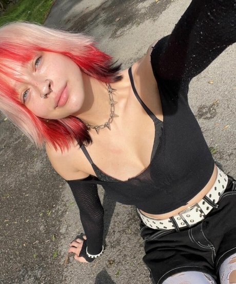 manicpixieagony star sexy photos