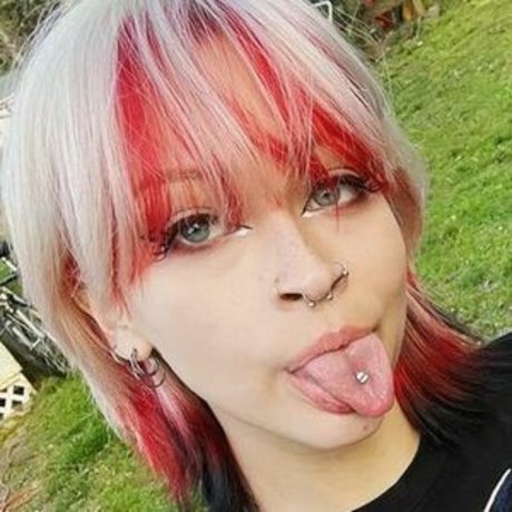 manicpixieagony model art galleries