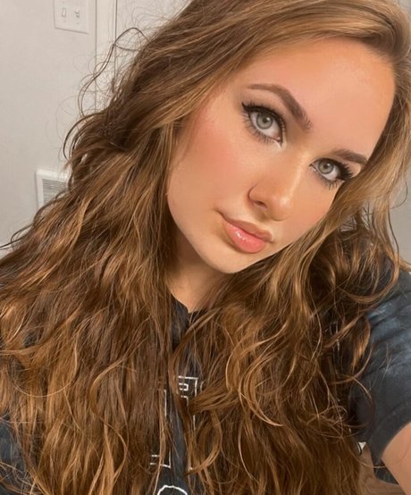 busty mom onlyfans hd photo