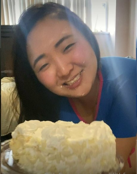 aroomikimfree model beautiful image