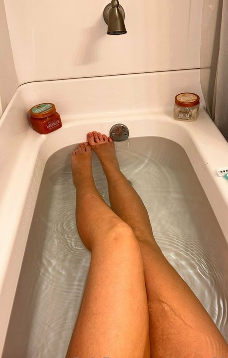 dawn 69 beautiful model photo