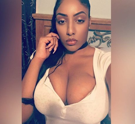 foxximami model top img