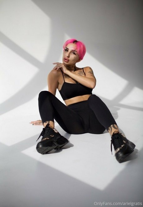 arielgratis erotic model pic