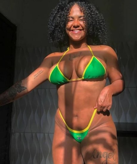 Gaby Mendes perfect model pictures