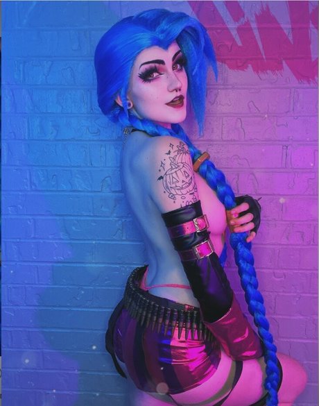 Nonbinate top model photo