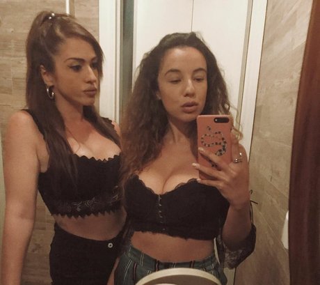 shemale outdoor onlyfans adult gallery