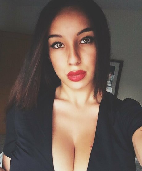 Gianclaudia Di Giacomo sexy star photo