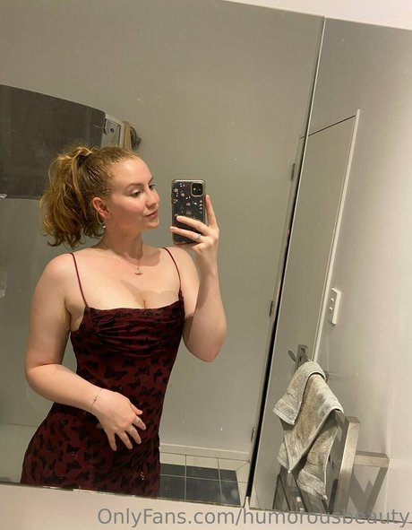 humorousbeauty nudes model img