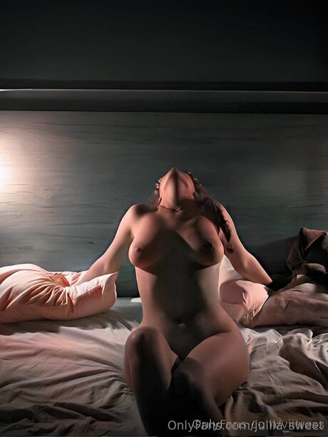 Jullia Sweet hot actress img