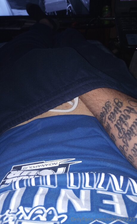 Robdale223 nude star pics