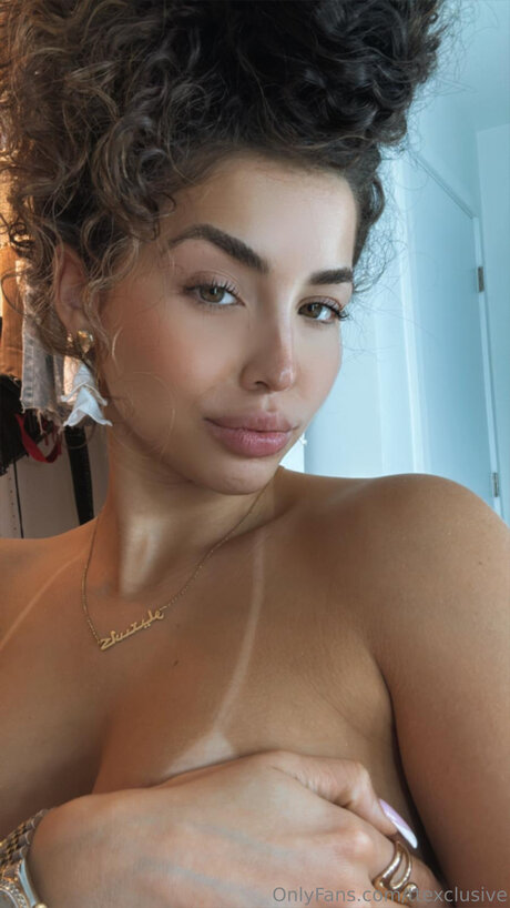 Ttexclusive pornstar nudes pic