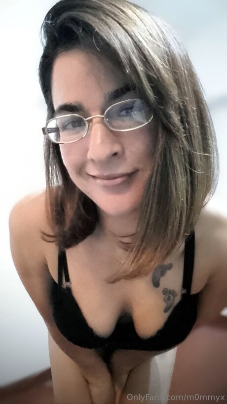 M0mmyx pornstar pretty img