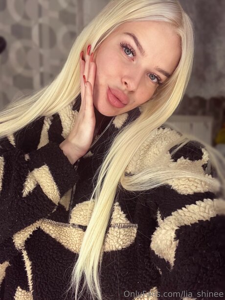 Shine Lia perfect model photo