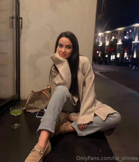 Shine Lia nude star img