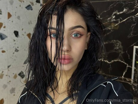 Ilona Candy pretty actress photos