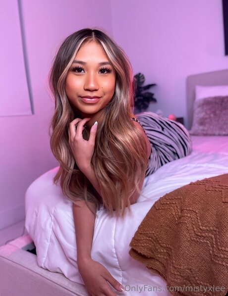 Mistyxlee model adult pictures