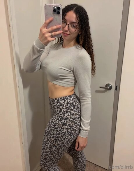 Sunny Bell star pornographic photos