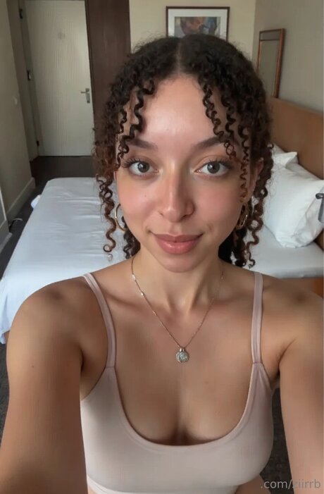 Sunny Bell exclusive star pics