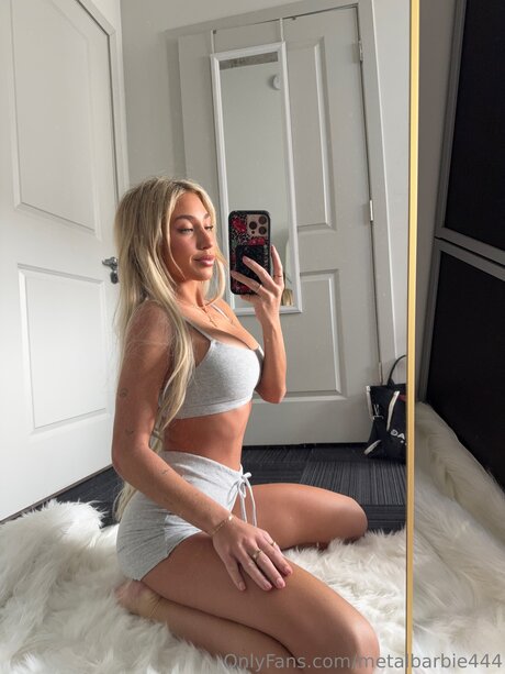 Metalbarbie444 nice model pic