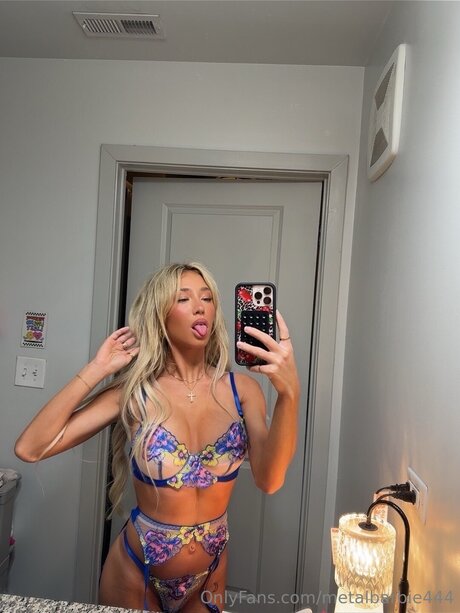 Metalbarbie444 model top pic