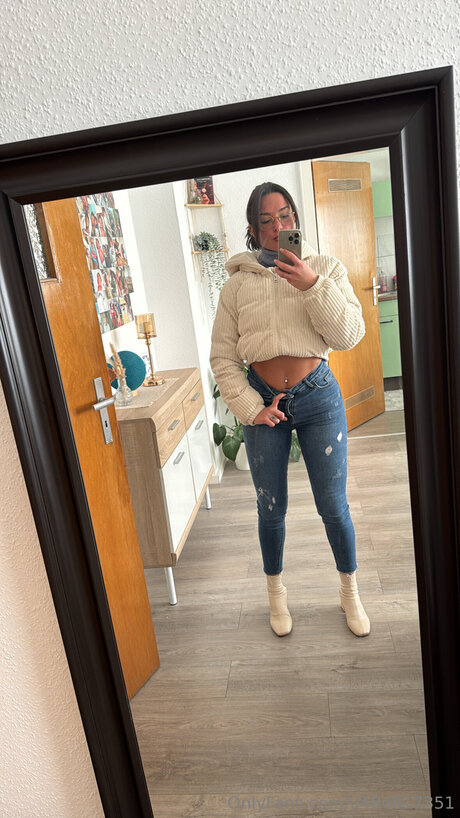 Amelialatorree model hot pic