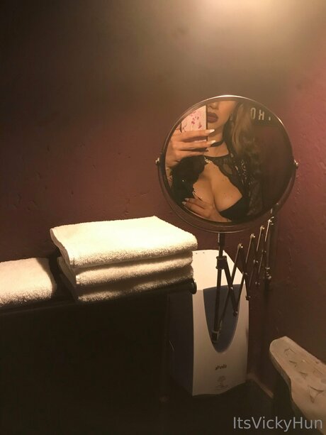 Itsvickyhun pornographic actress pictures