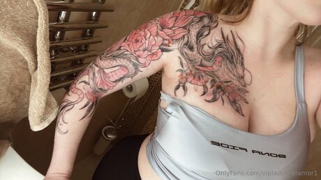 chicks with dicks onlyfans beautiful naked photos