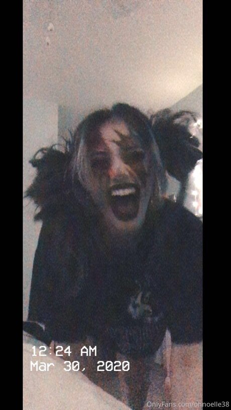 Ohnoelle38 model porn photo