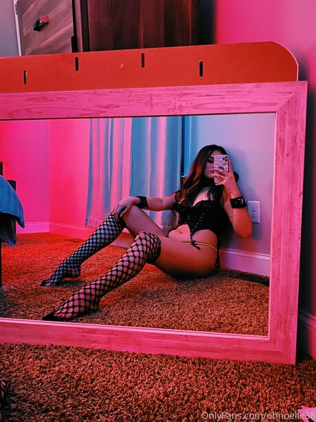 Ohnoelle38 erotic pornstar pic