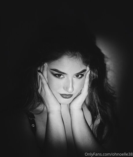 Ohnoelle38 pretty actress picture