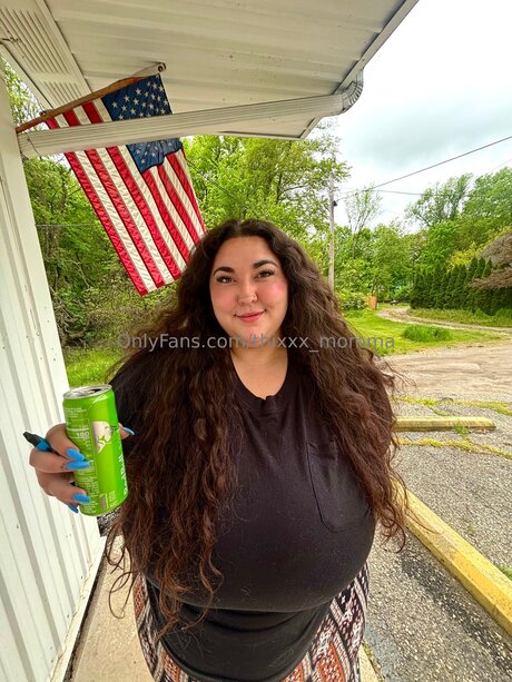 Thixxx Momma pretty star photo