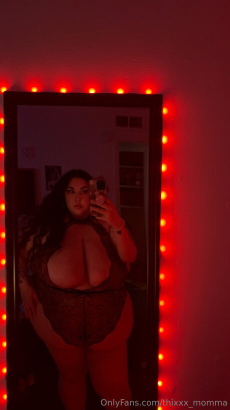 Thixxx Momma nude star galleries