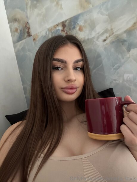 Amelia Lovis model art picture