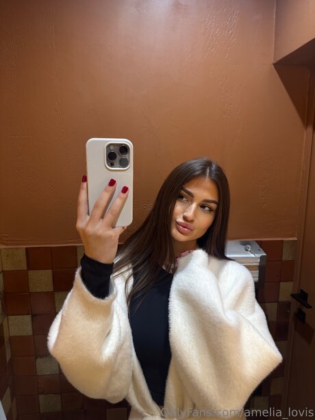 Amelia Lovis erotic pornstar photo