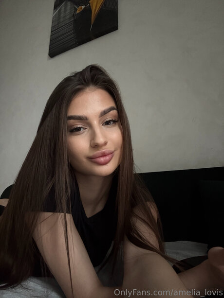 Amelia Lovis hot pornstar images