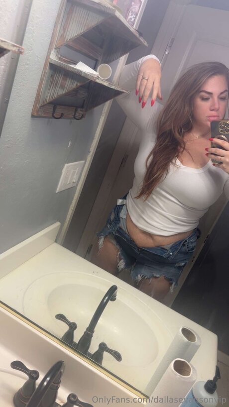 Dallasevansonvip nudes model photos