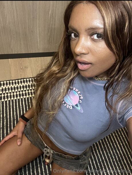 Skinnycurvyalexa porn model photos