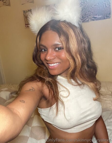 Skinnycurvyalexa pornstar perfect img