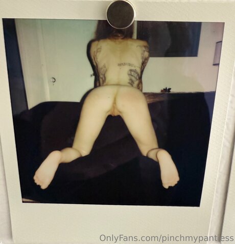 Pinchmypantiess naked model pictures