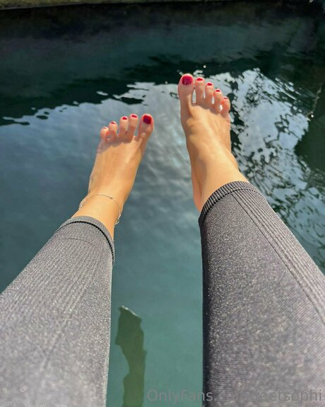 Feetsophi sexy model picture