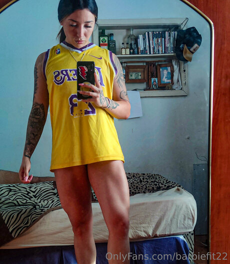 Itsflirtymadison pornographic model pic