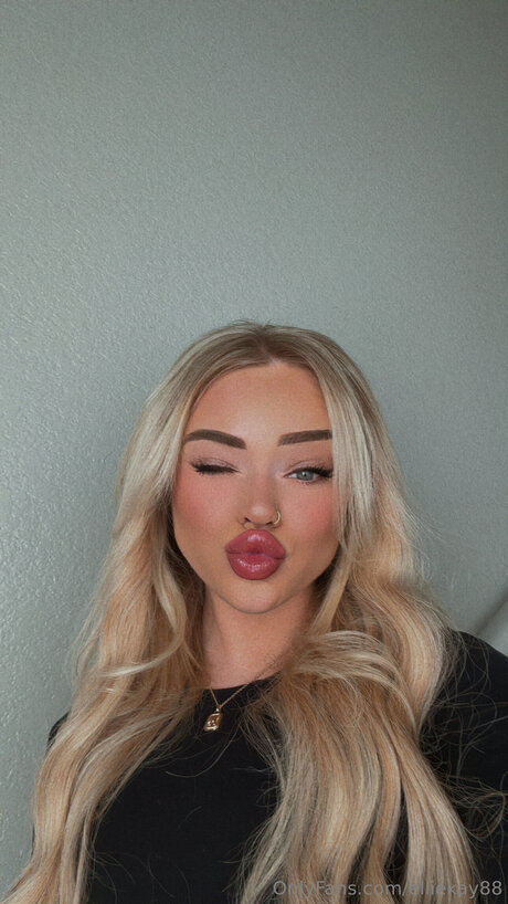 Xo Ellie best model pictures