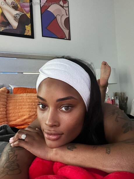 Yourfavgirlrw naked pornstar pic