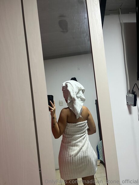 Madison Stone Official model top photo