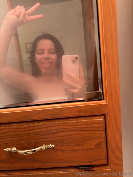 Dallabills model nudes photo