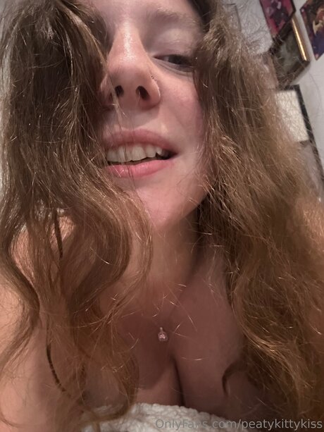 Peatykittykiss star exclusive pic