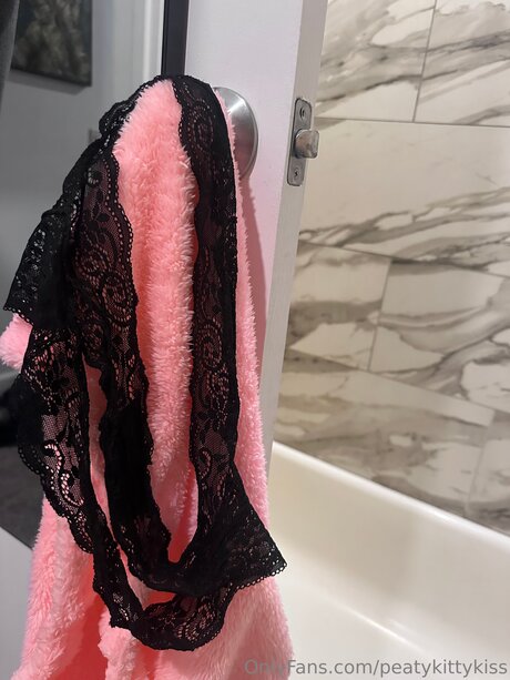 Peatykittykiss star free images