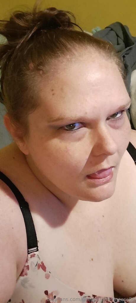 Greeneyedprincess86 model erotic picture