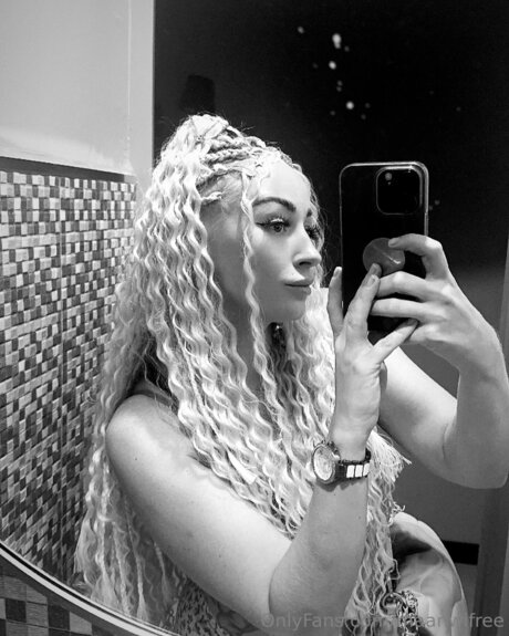 Maanwifree nice actress photo